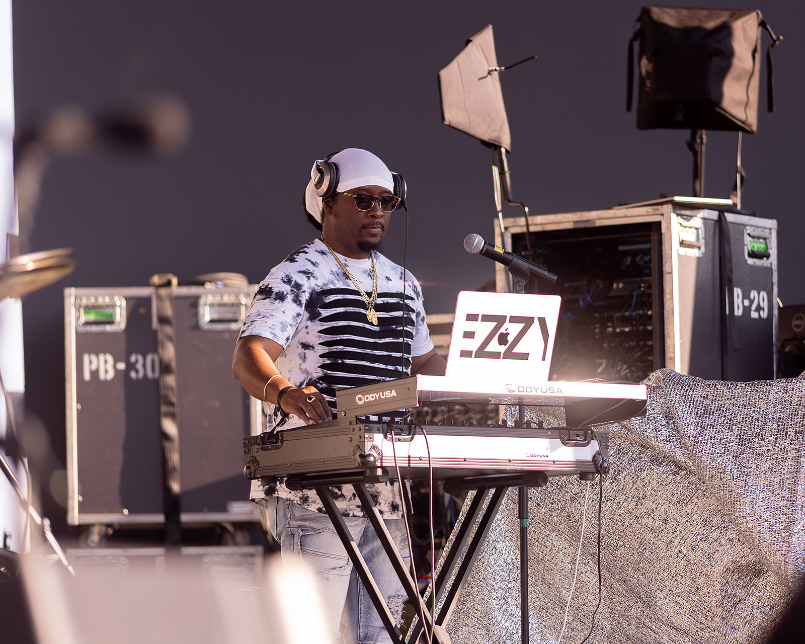 DJ Ezzy https://ezzyspotlight.com/wp-content/uploads/2025/11/2P8A6188_websize.jpg